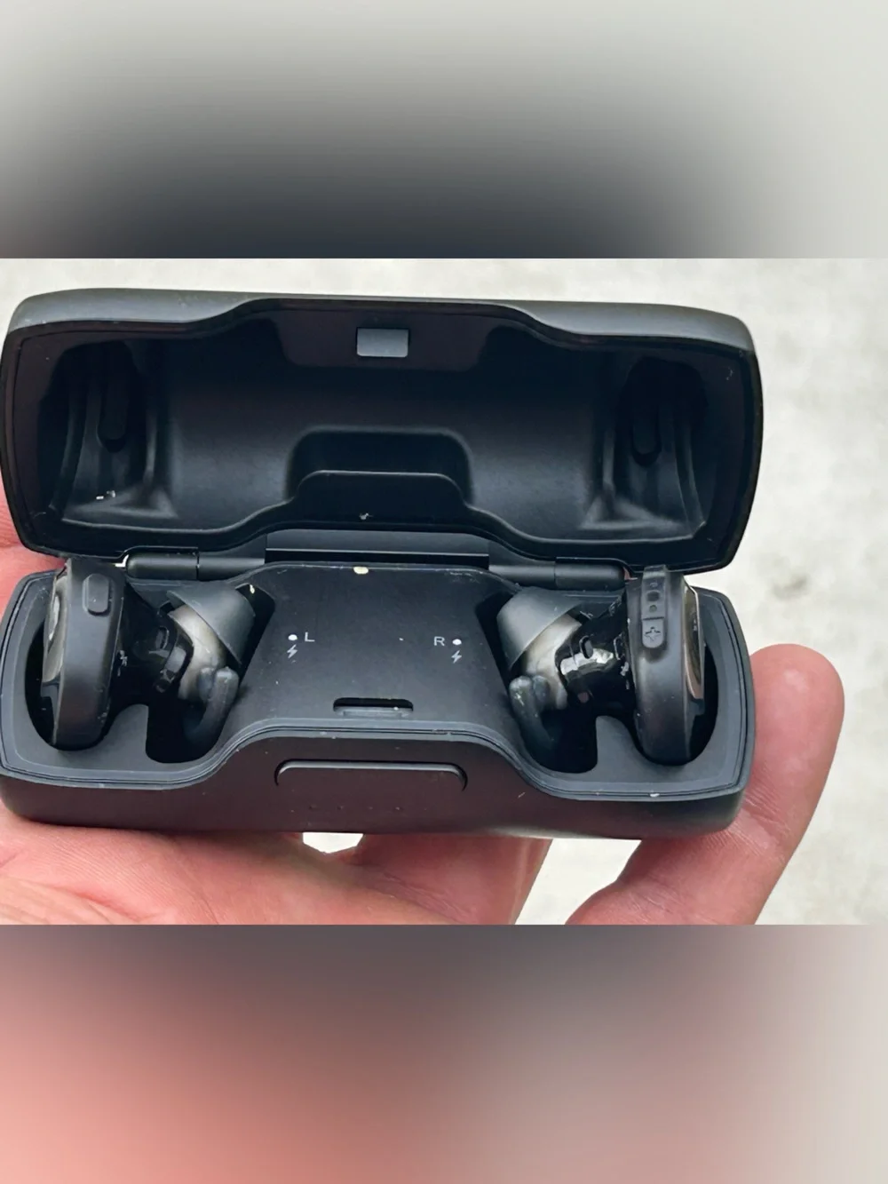 BOSE SoundSport Free Bluetooth Wireless EAR BUDS with Charging Case